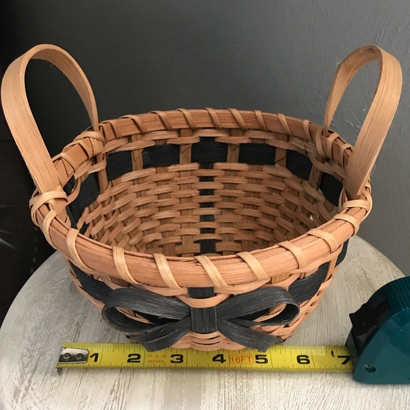 Vintage Basket - Picture 11 of 16